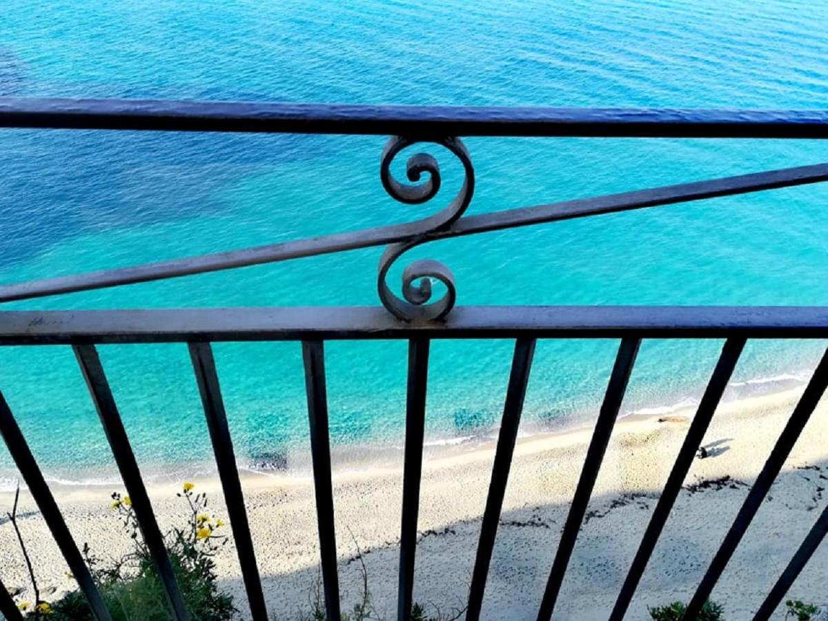 Ninfa Sul Mare Apartments 50 M E T R I Dal Mare Parcheggio Gratuito Custodito Capo Vaticano Kültér fotó